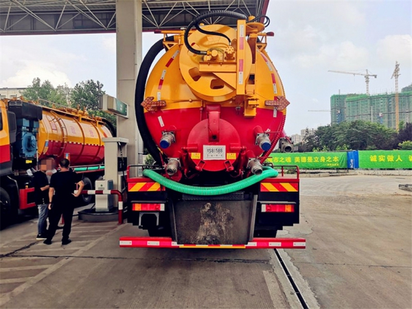 天龍後八輪清洗吸污車